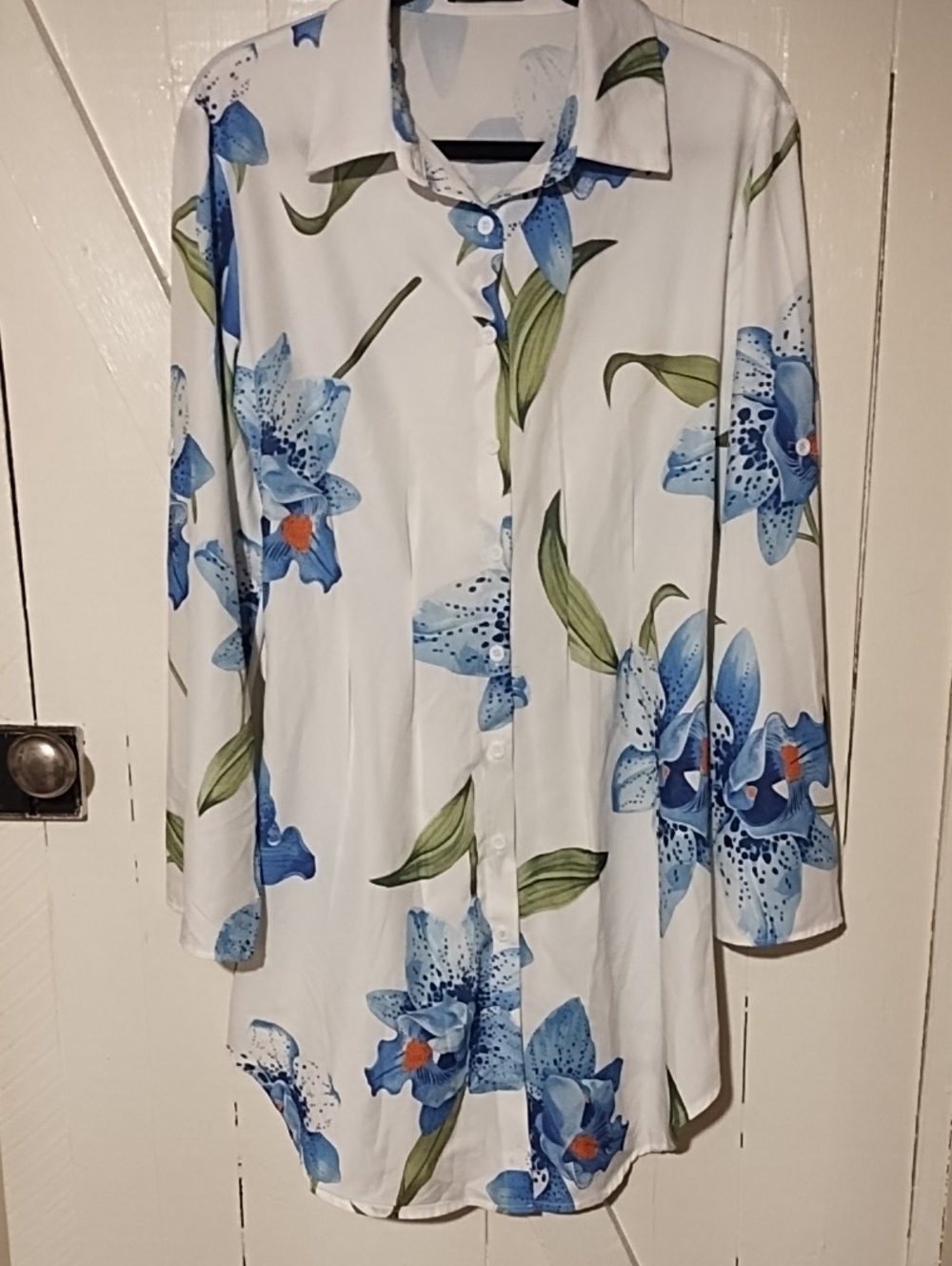 Chicme NWOT White Midi Shirt Dress with Blue Floral Print Medium. Beautiful.